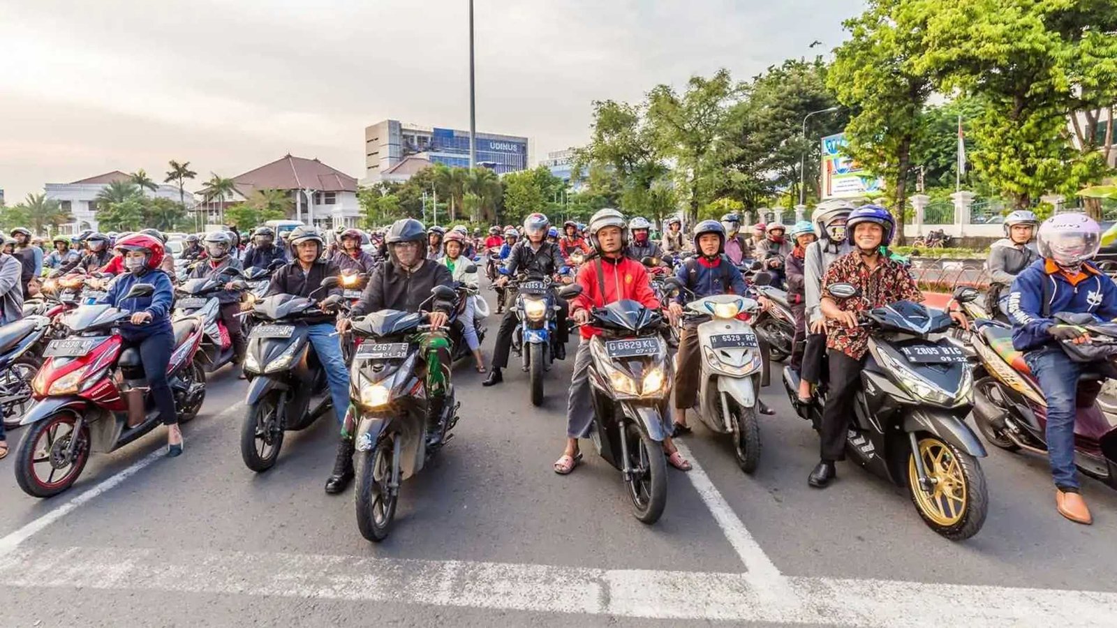 Panduan Aman Berkendara dengan Motor Rental